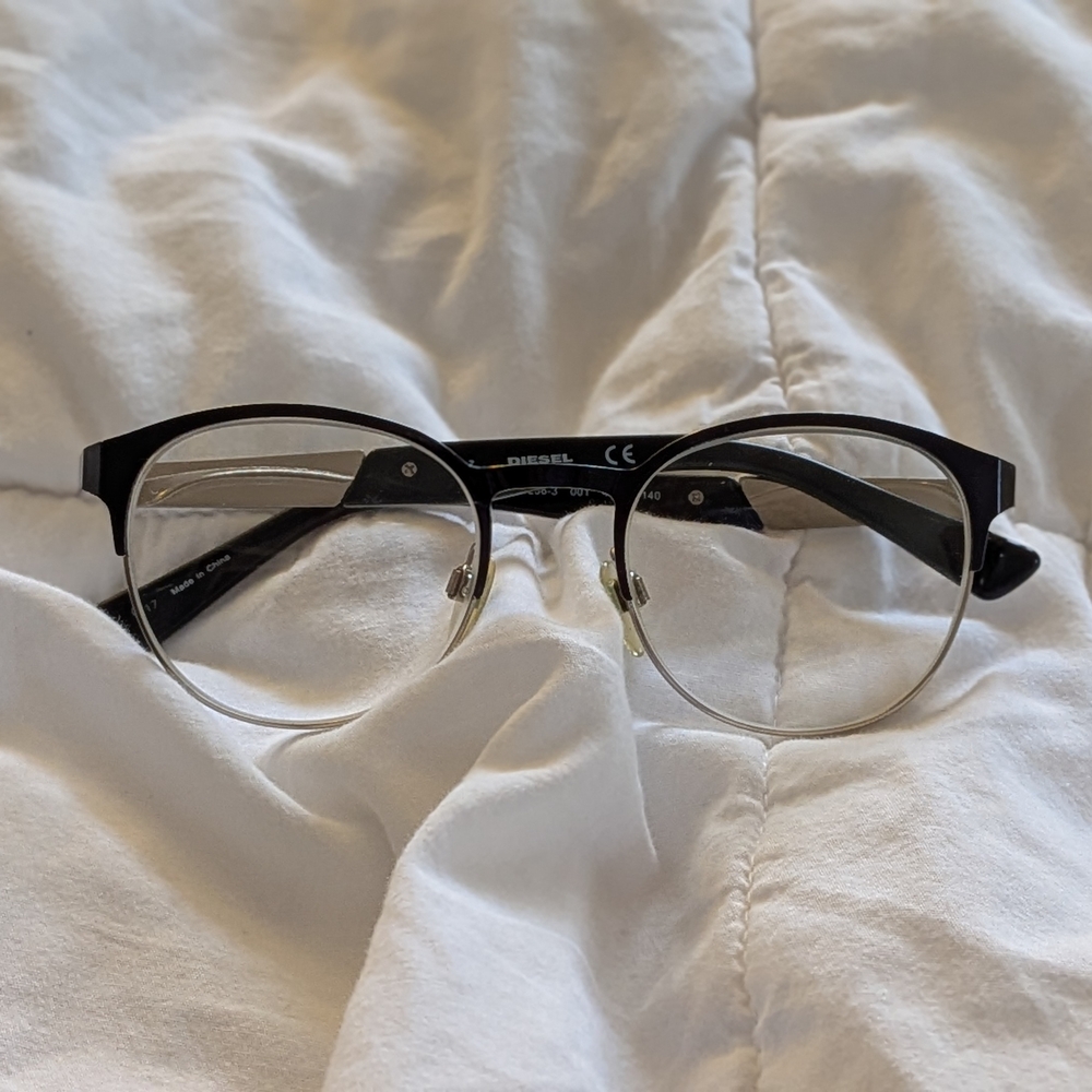 Diesel Dl 5236001 Round Matte Black & Silver Frames.. Classy & Timeless